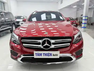 Mercedes-Benz GLC 200 2018 красный 70 тыс. км