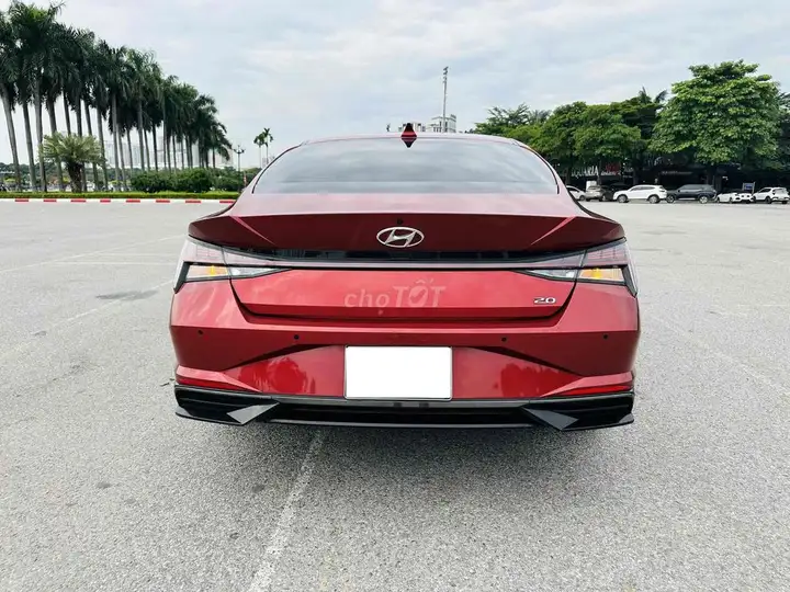 Hyundai Elantra 2022 2.0AT Красный 22000 км