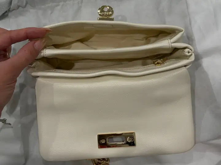 Маленькая сумочка Charles & Keith