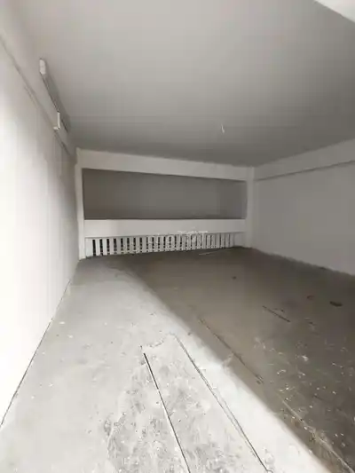 Дом с фасадом у рынка Бинь Тэй, 6-й округ, 4x17м, 1 этаж, под бизнес
