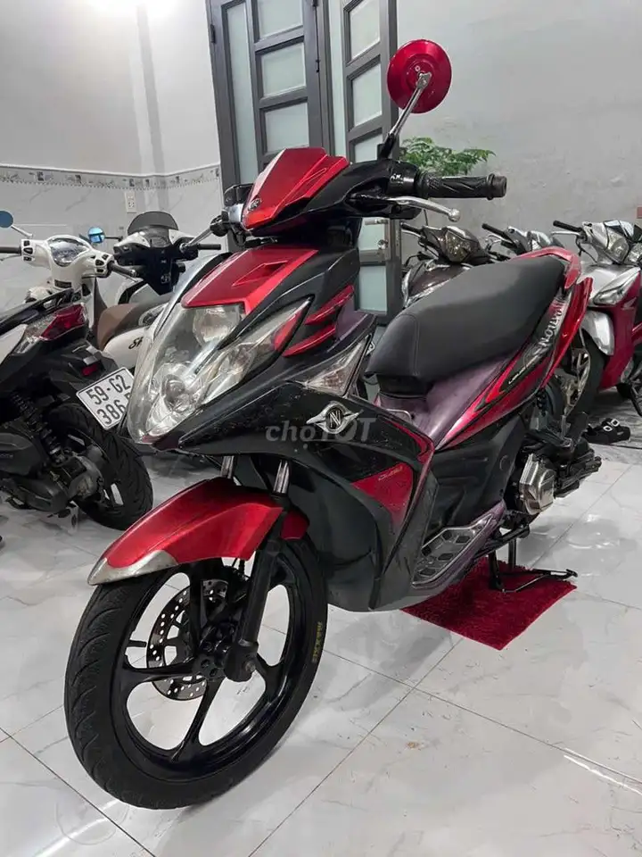 Yamaha Nouvo 5 Красно-черный скутер