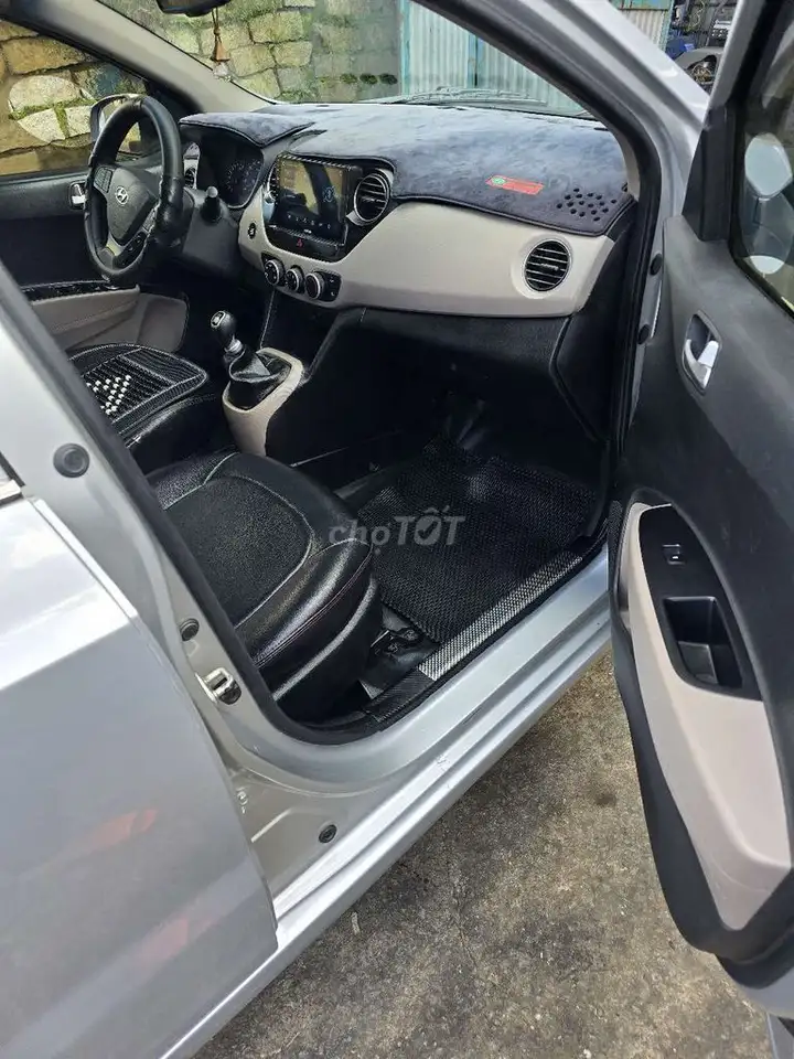 Hyundai i10 2019, МКПП, серебристый, 140808 км
