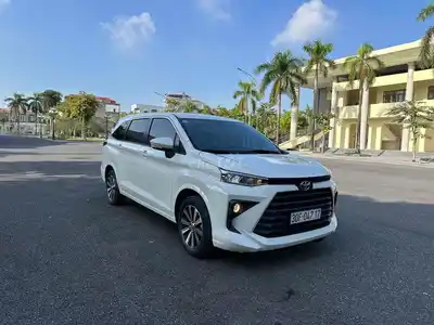 Toyota Avanza Premio 1.5L, 7 мест, белый, 80 000 км