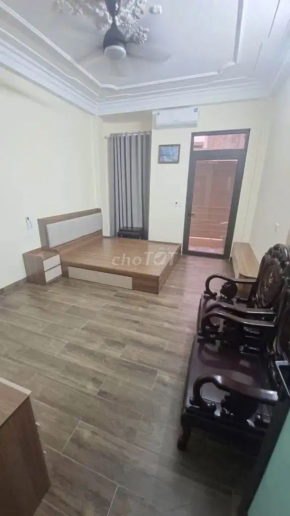 Cho thuê nhà riêng 65m2, 4.5 tầng, 5PN, Đội Cấn, Ba Đình