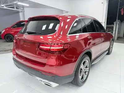 Mercedes-Benz GLC 200 2018 красный 70 тыс. км