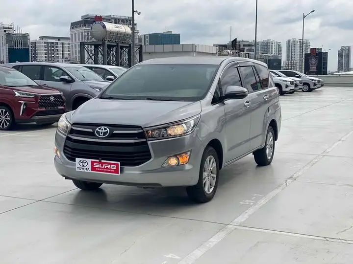 Toyota Innova 2.0G 2019, серебристый, автомат