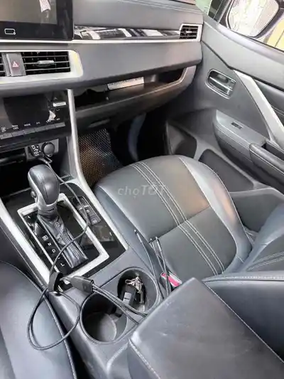 Mitsubishi Xpander Cross 2023 чёрный 46000 км