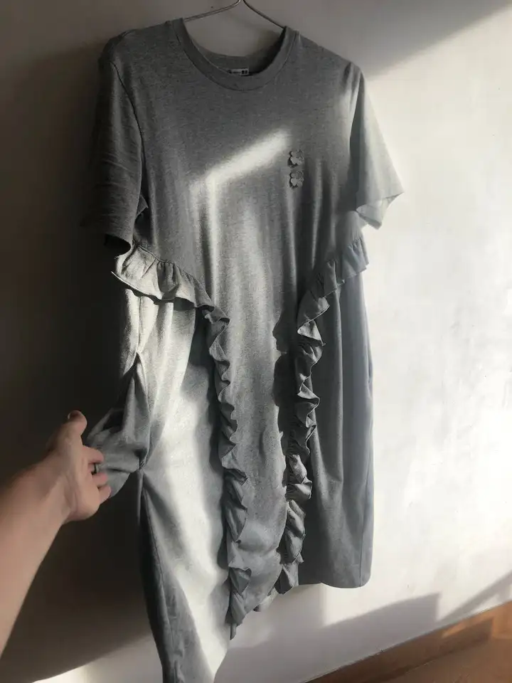 Платье Uniqlo, шорты Muji, топ Uniqlo