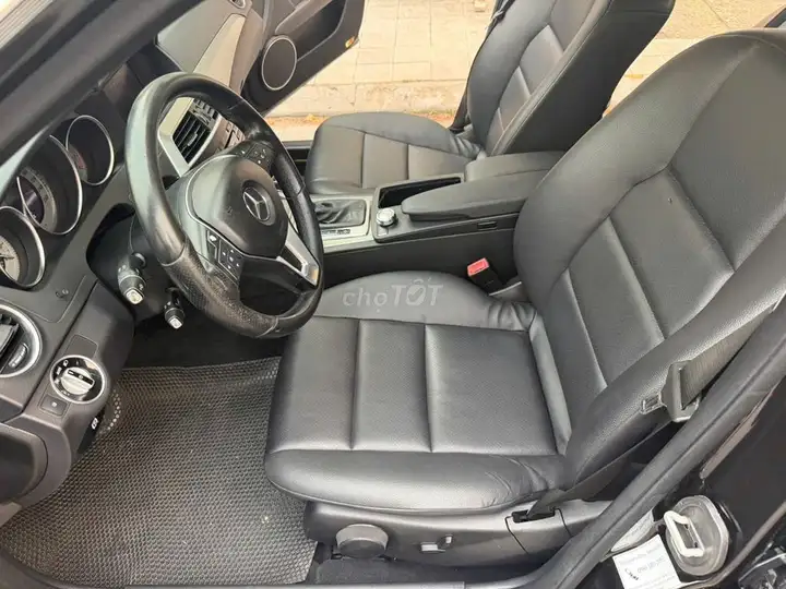 Mercedes-Benz C200 2012, черный