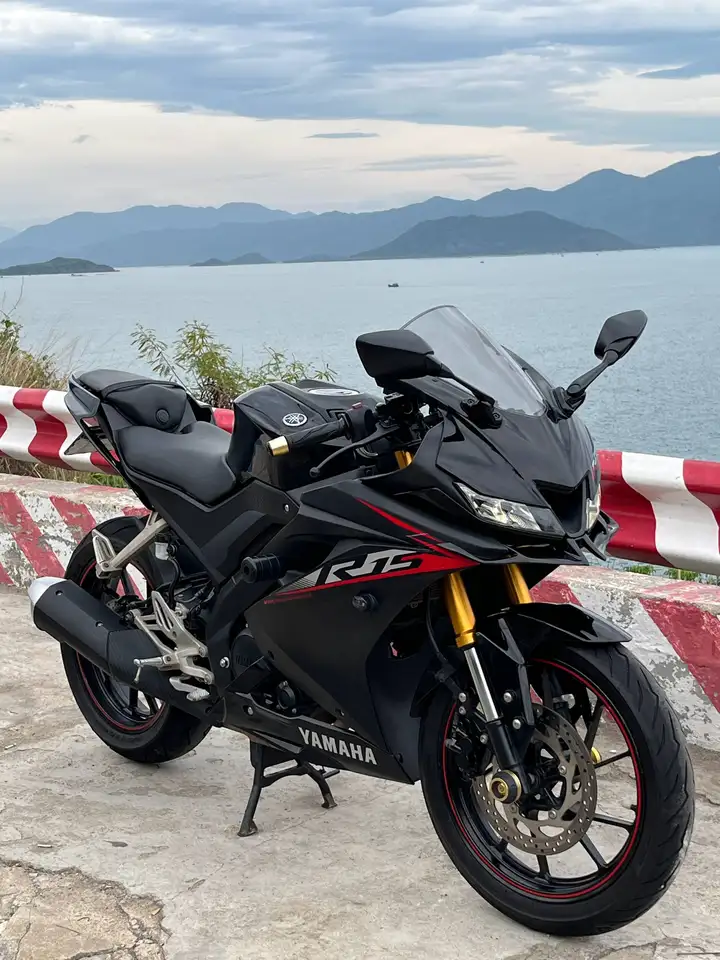 Yamaha R15