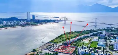 Кондоминиум премиум-класса с 2 спальнями и видом на залив и море, полностью меблированный