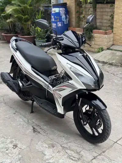 Honda Airblade 125 FI 2014, черный, белый, очень красивый и тихий