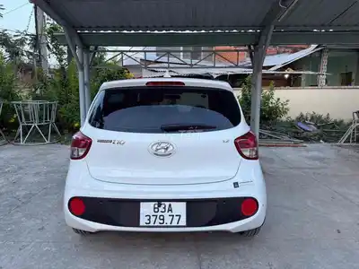 Hyundai I10 1.2 MT полная комплектация, белый, 70000 км