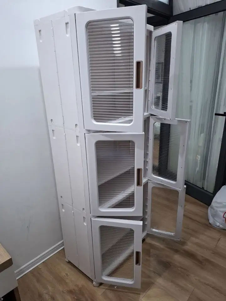 Пластиковый складной шкаф на колёсах