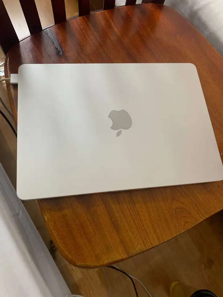 MacBook Air M3 2024