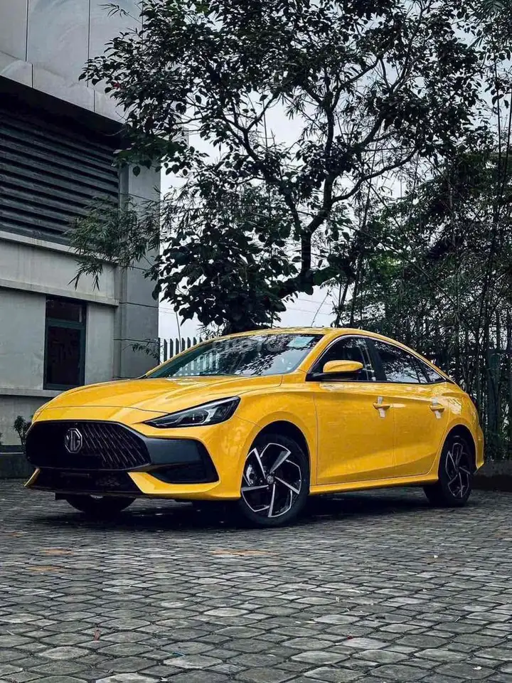 MG MG5 Luxury 2023, желтый