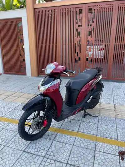 Honda SH Mode красно-чёрный