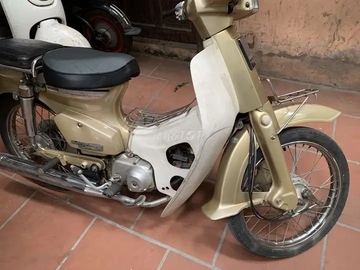 Honda Cub 82 50cc с электростартером, золотой декор, не полностью оригинал
