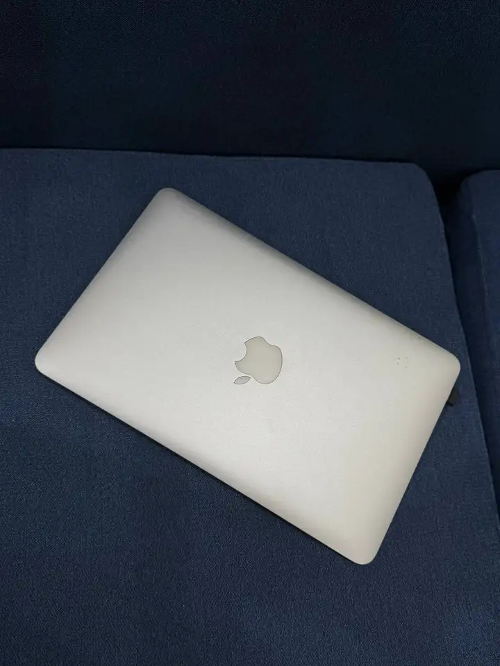 MacBook Air 11" (mid2013)