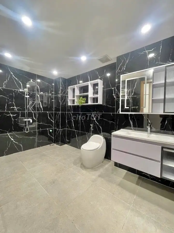 Bán nhà Nguyễn Sơn 80m2, ô tô vào nhà, sát phố, hơn 16 tỷ