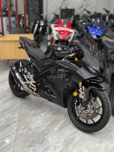 Yamaha R15 V3 черный со множеством тюнинга