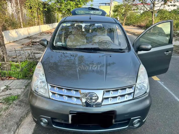 Nissan Grand Livina 2011