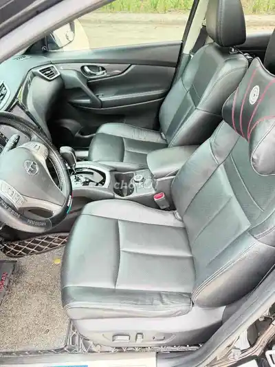 Черный бензиновый Nissan X-Trail на 7 мест с АКПП