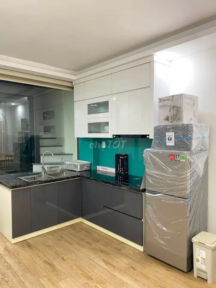 Phòng trọ full đồ, có ban công, gần Hồ Ngọc Khánh, Kim Mã