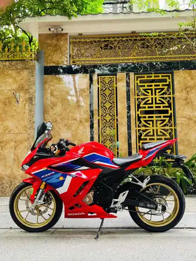 Honda CBR 150R 2026 Красно-белый HRC с пробегом 1500 км