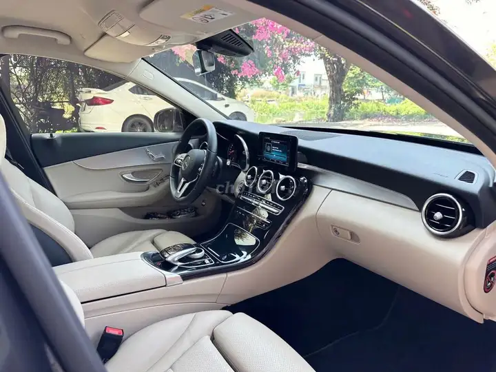 Mercedes-Benz C180 AMG 2020 серый, 38000 км