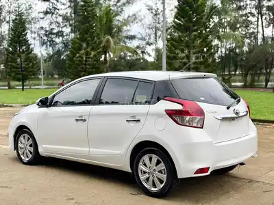 Toyota Yaris 2016 1.3AT комплектация G белый
