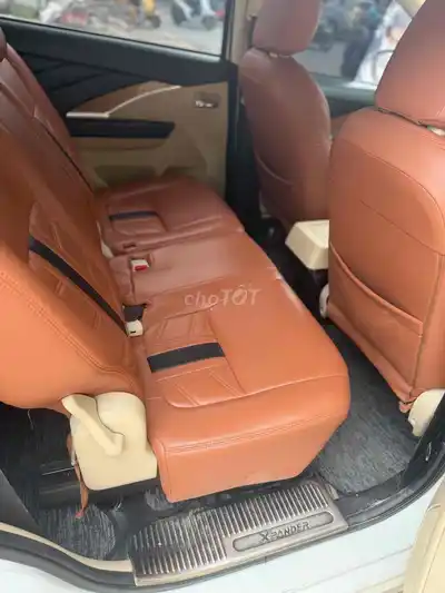 Белый семиместный автомат Mitsubishi Xpander