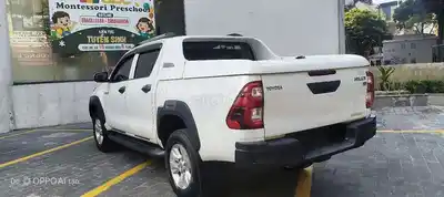 Toyota Hilux 2017 E белый 5 мест