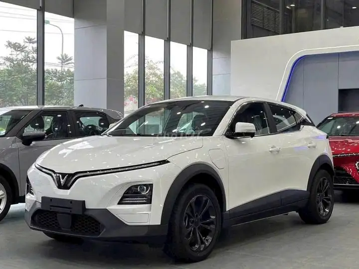 VINFAST VF6 – Современный электрический кроссовер, стильный дизайн