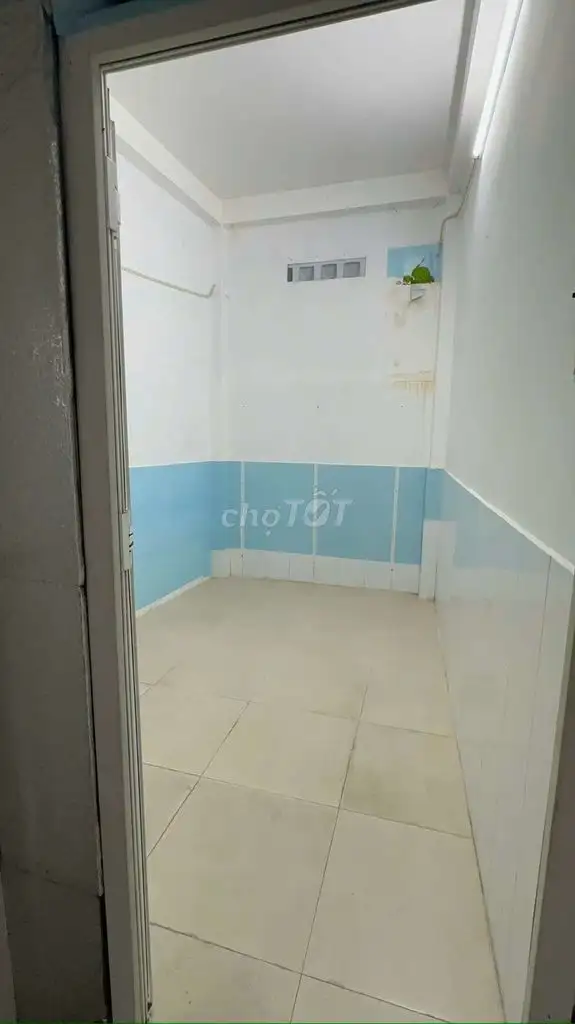 Дом с фасадом на ул. Као Суан Дюк, 12-й кв., 8-й окр., 4x18м, 3 этажа, 7 комнат