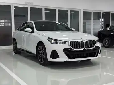 BMW 5 Series 530i M Sport 2026 - 2 Тыл 981 Трио