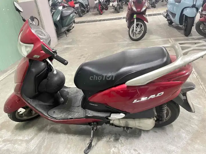 Honda Lead красный, скутер