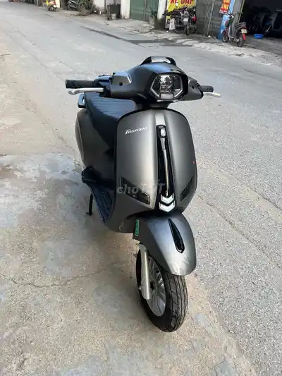 Электроскутер Vespa Takashi 2026 Серый