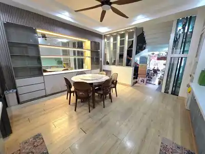 Дом 4 этажа, фасад улицы Tieu La, Hoa Cuong Bac