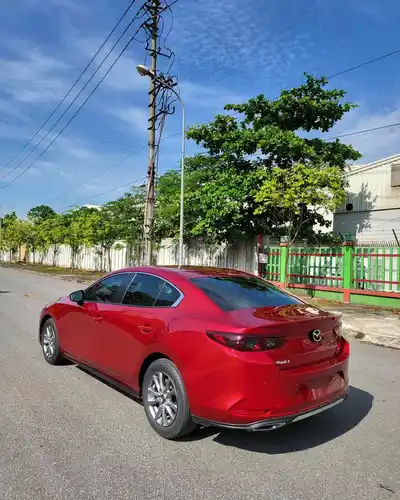Mazda 3 Luxury 2022 Красный 62000 км