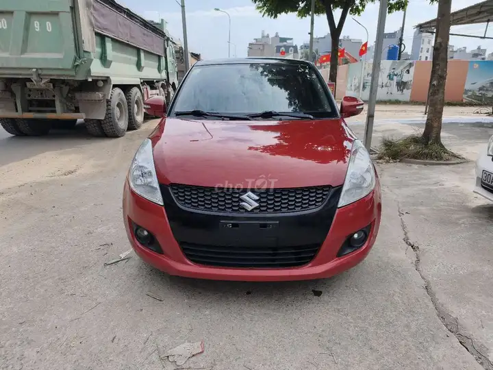 Suzuki Swift 1.4AT 2015 Красный 90000 км