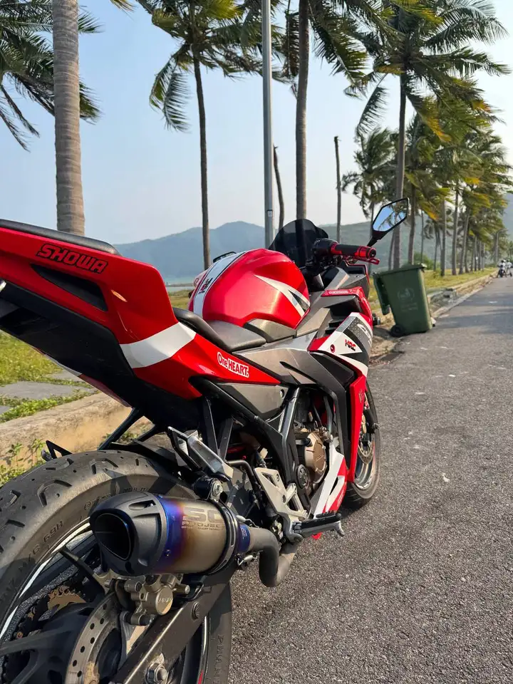 HONDA CBR150R 2018