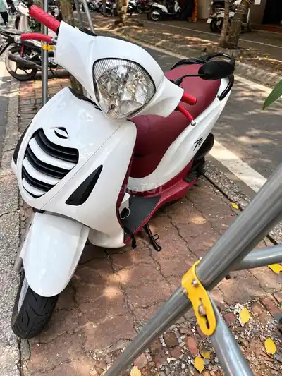Скутер Honda PS 150i белый, красный