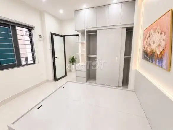 Дом в Донг Да, 4 этажа, отдельная книга, угловой участок, более 5 млрд