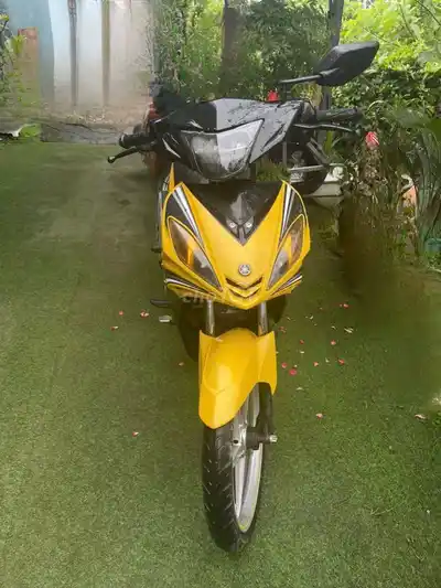 Yamaha черно-желтая