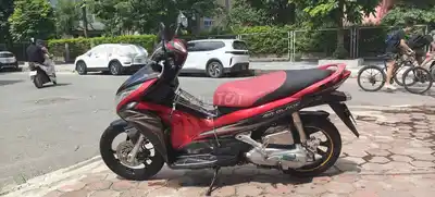 Honda Air Blade 2011 красно-черный