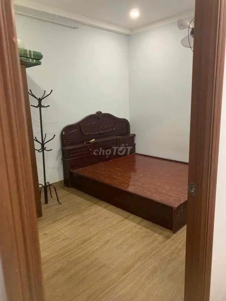 Дом в переулке 8м, Хоа Бинь, Тан Фу, 4х20м, 1 этаж + мансарда, 4 спальни, 2 санузла