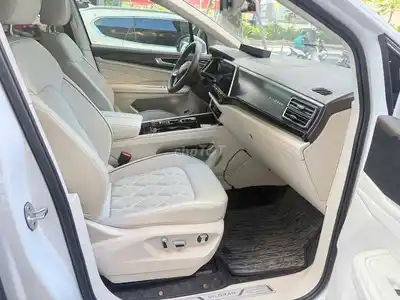 Toyota Viloran Luxury 2024 Белый 9 тыс. км (Хадонг)
