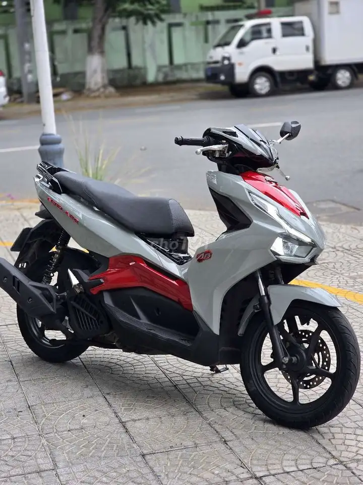 Honda Air Blade серо-цементный нового поколения