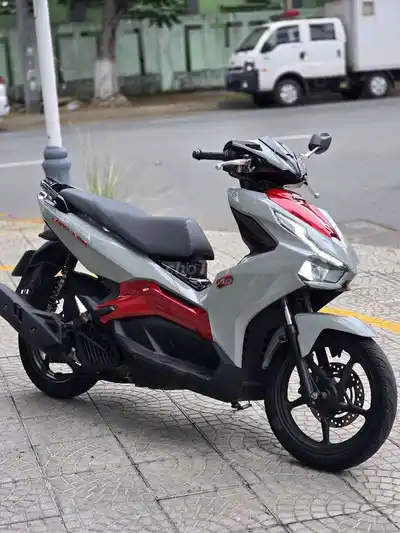 Honda Air Blade серо-цементный нового поколения